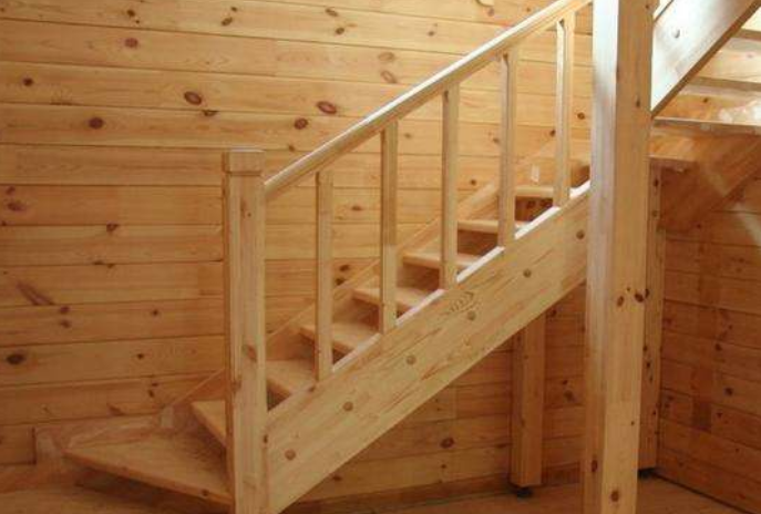 如何考虑实木楼梯的使用寿命？
